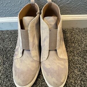 Linda Paolo Camouflage High-Top Sneakers